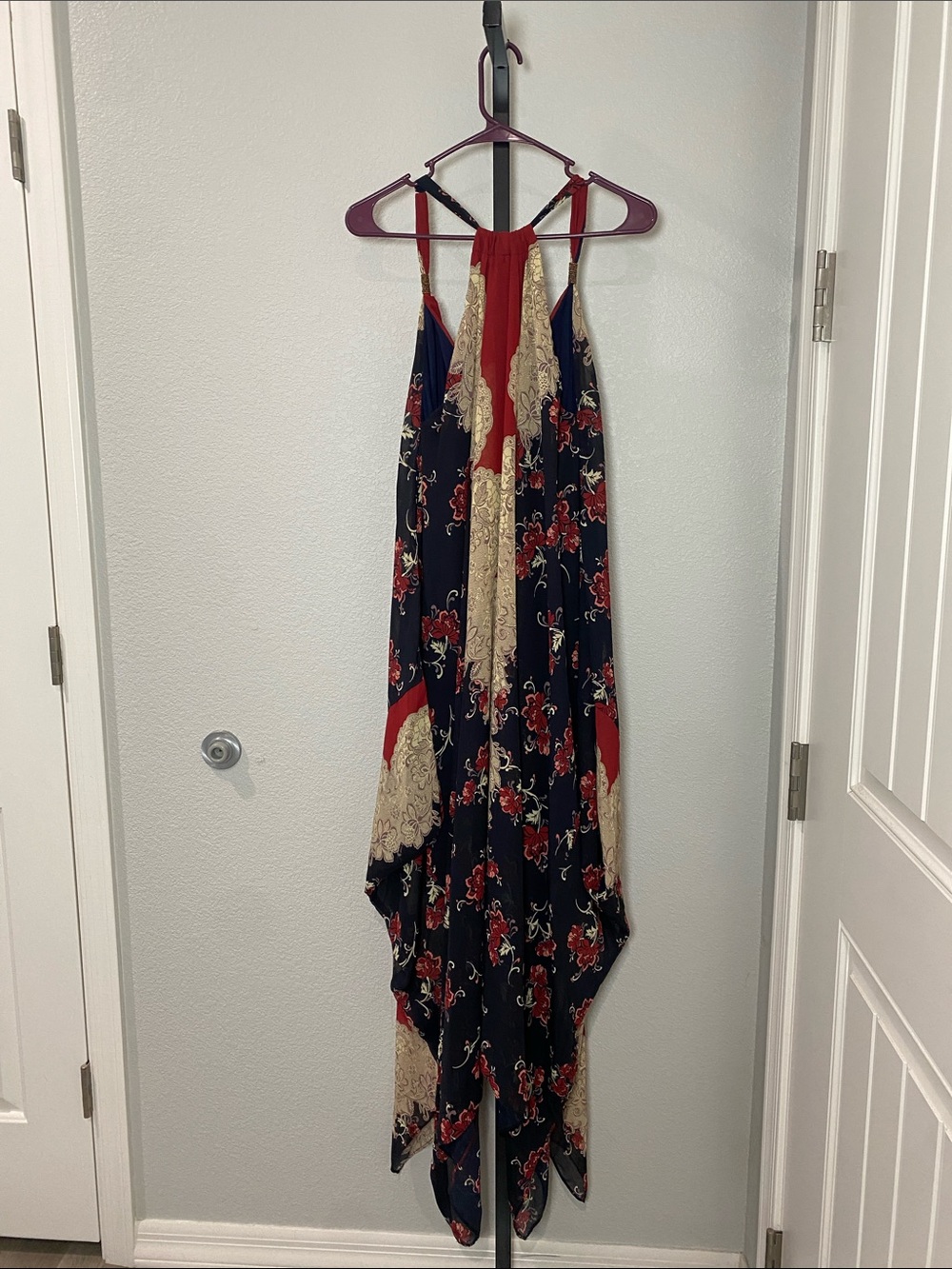 gimmicks by BKE Red, Navy & Cream Floral Maxi Dress - Picture 4 of 11
